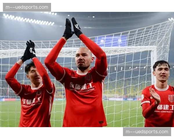 成都蓉城伤病报告透明度获赞，费利佩训练伤情及时公布