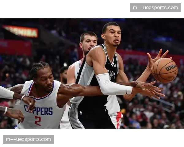 马刺车轮战消耗伦纳德：团队防守成功限制快船核心效率